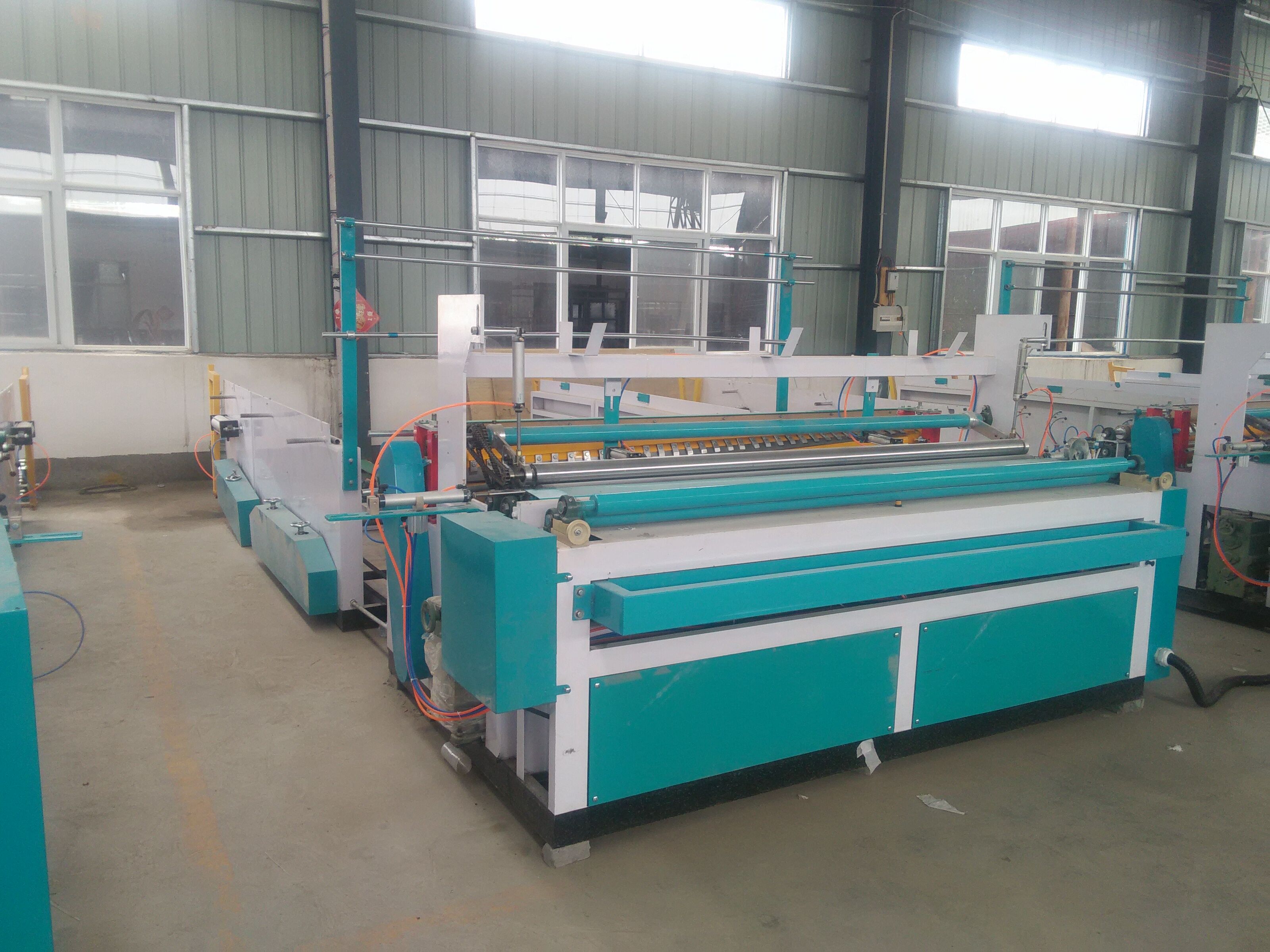 發(fā)往商丘的1880型全自動行吊衛(wèi)生紙復(fù)卷機