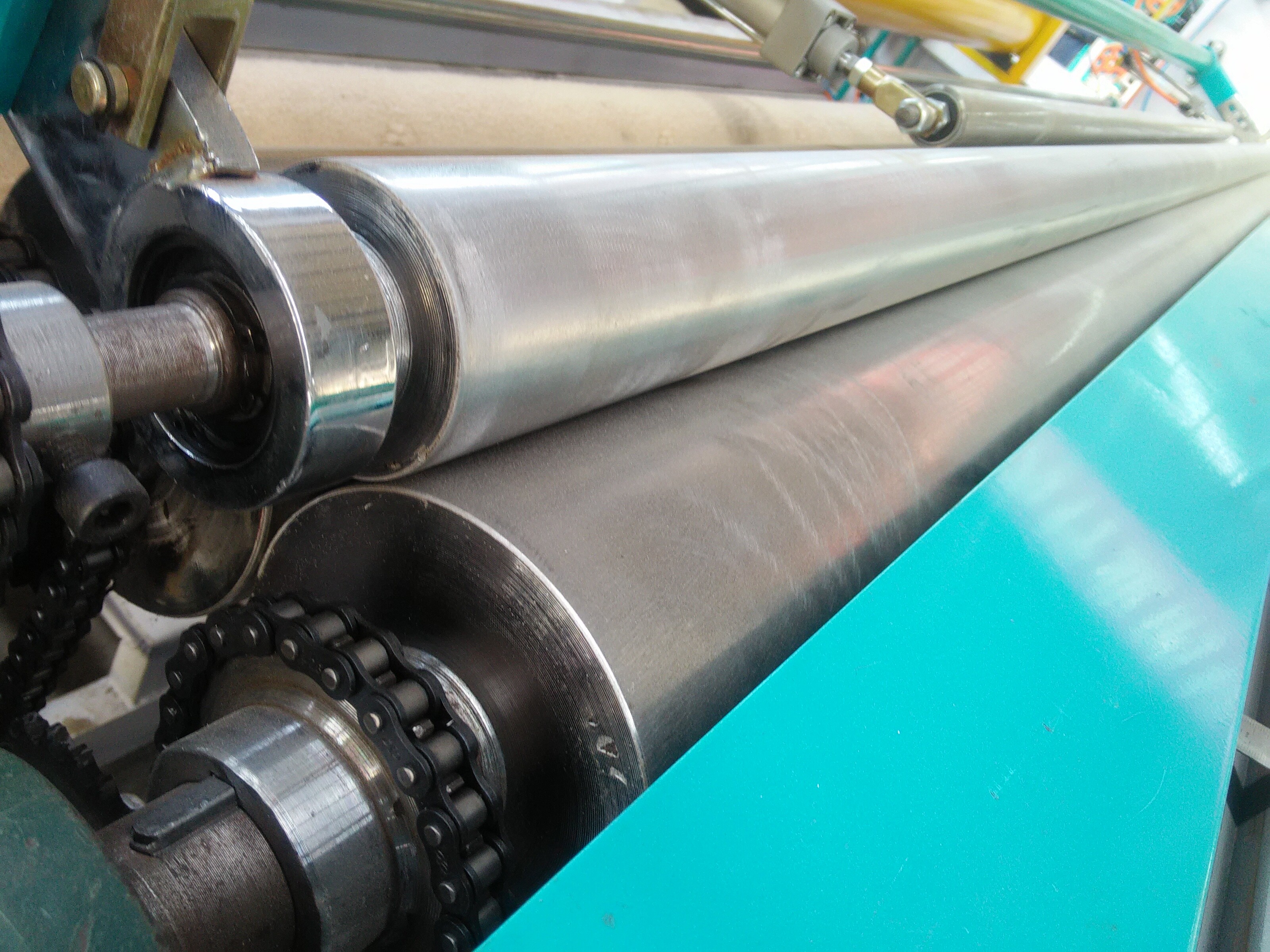 【山東菏澤】壓扁紋衛(wèi)生紙復(fù)卷機(jī)逐漸占領(lǐng)市場