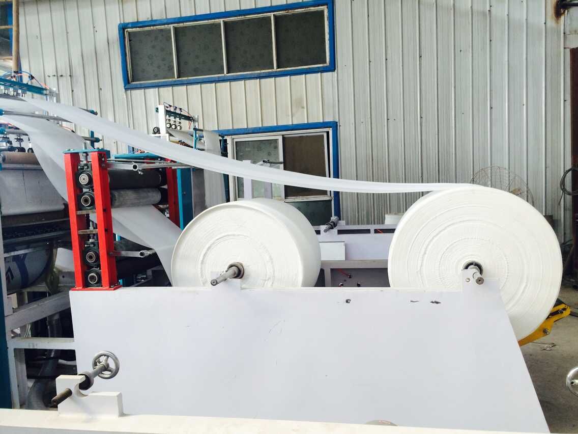 寧夏的衛(wèi)生紙加工設(shè)備和抽紙機已發(fā)貨