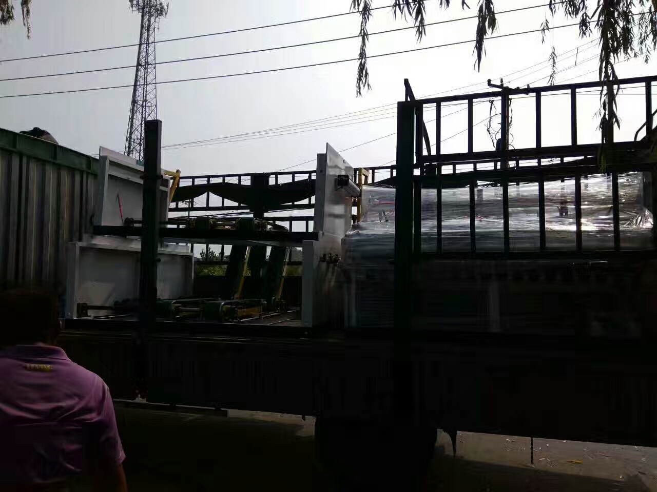 湖北襄陽(yáng)衛(wèi)生紙加工設(shè)備已發(fā)貨