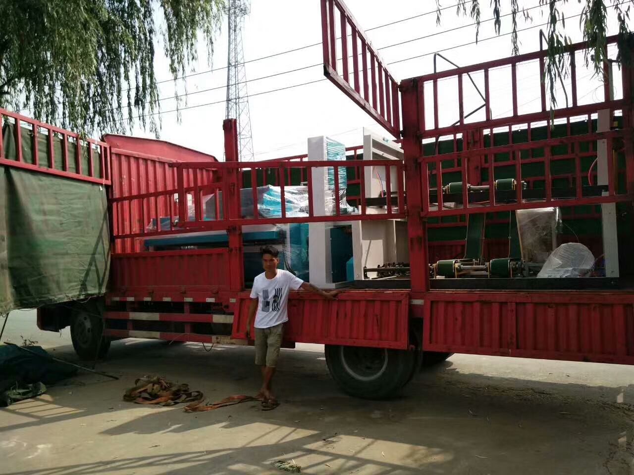 【湖南寧鄉(xiāng)】全自動(dòng)衛(wèi)生紙加工設(shè)備發(fā)貨