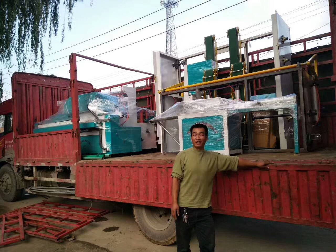 【陜西】全自動(dòng)衛(wèi)生紙加工設(shè)備已高效投入生產(chǎn)