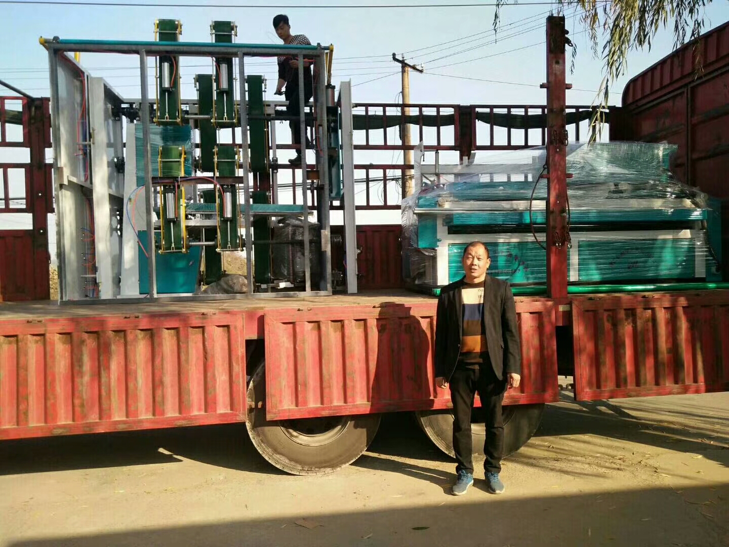 全自動衛(wèi)生紙加工設備被越來越多的人選擇