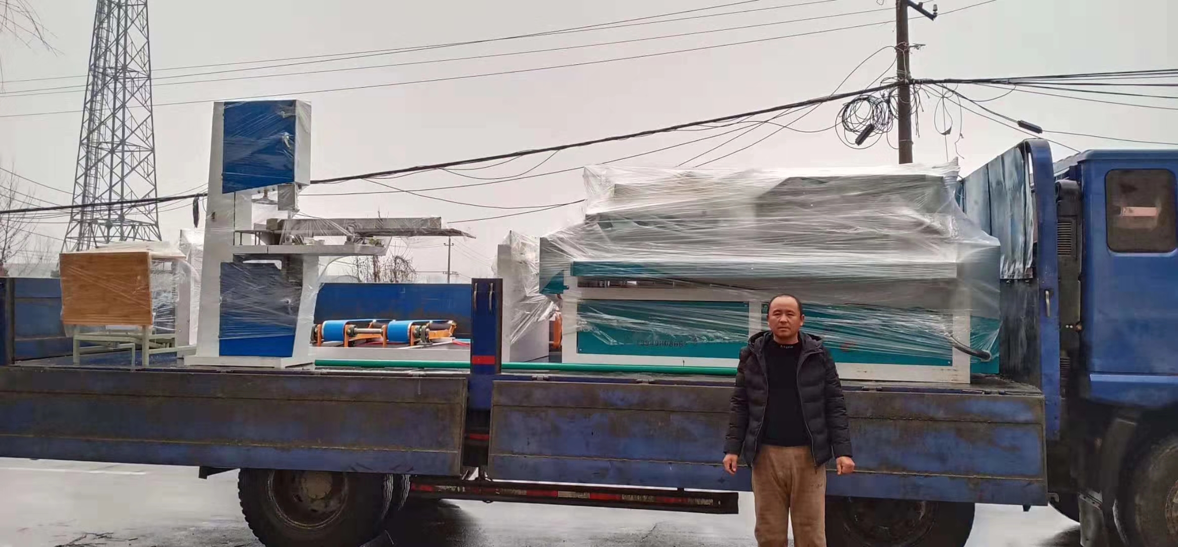 安徽淮北客戶全自動衛(wèi)生紙復(fù)卷機發(fā)貨